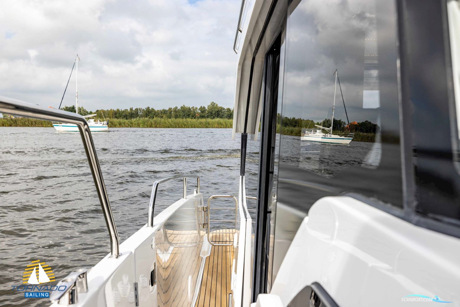 DELPHIA YACHTS 10 Sedan Electric
