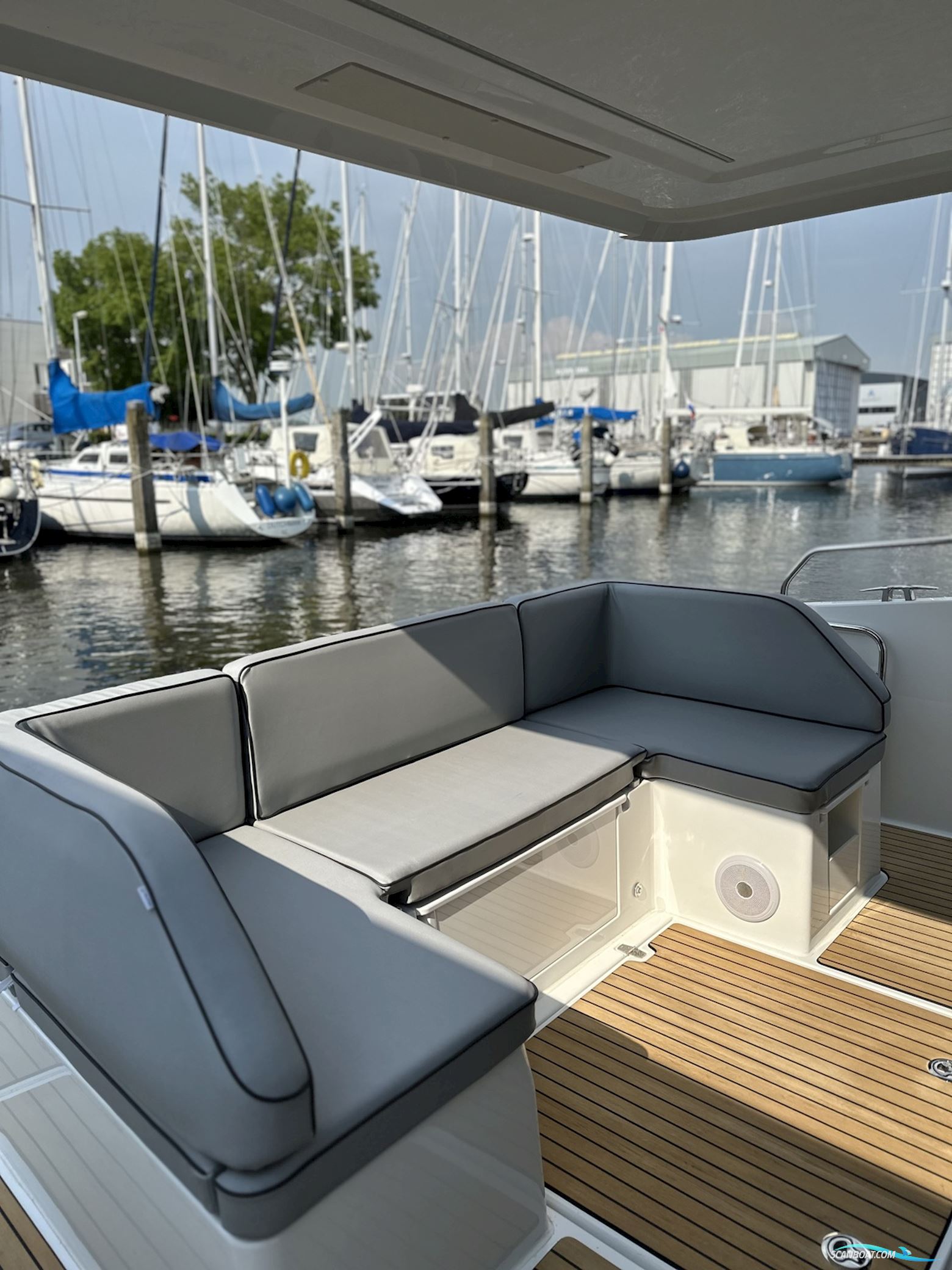 DELPHIA YACHTS 10 Sedan ELEKTRIC