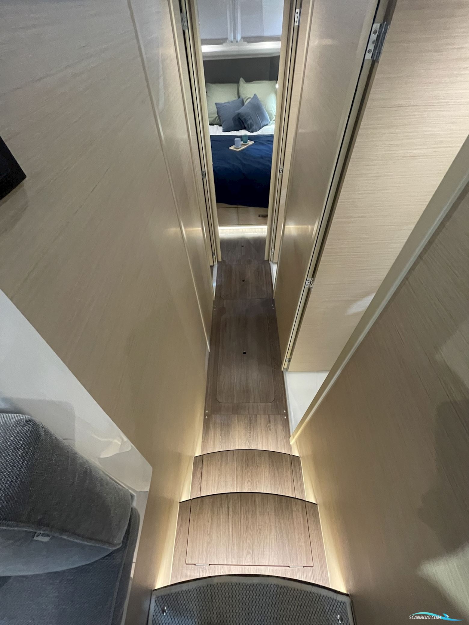 DELPHIA YACHTS 11 Flylounge