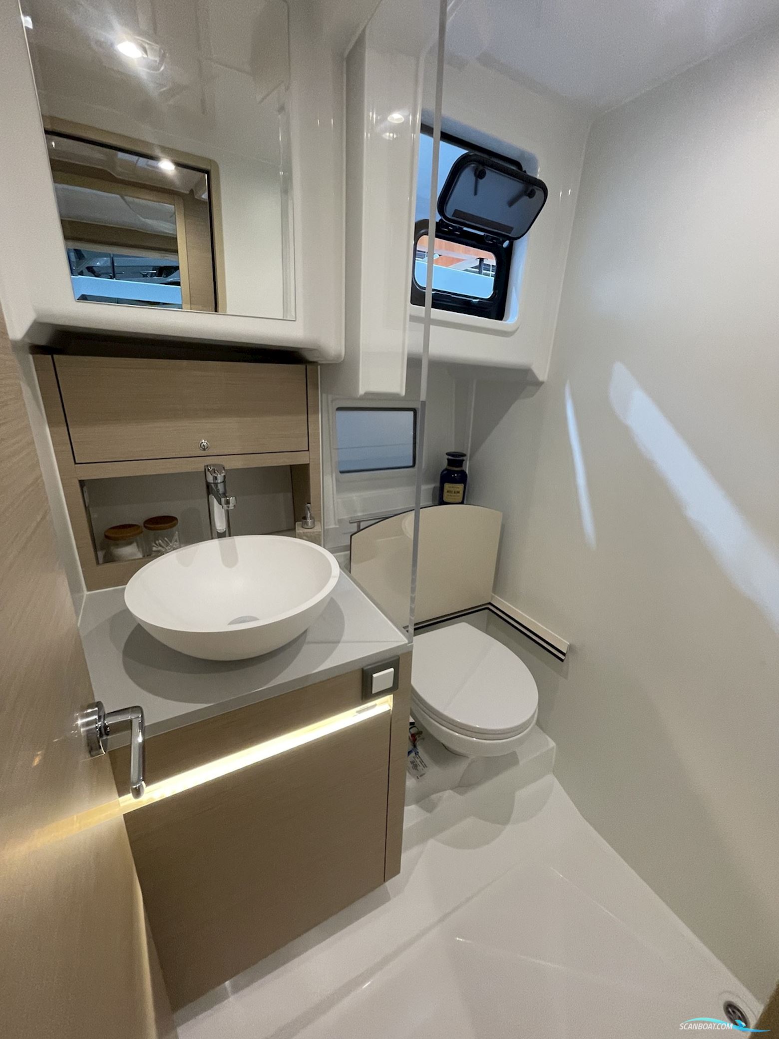 DELPHIA YACHTS 11 Flylounge