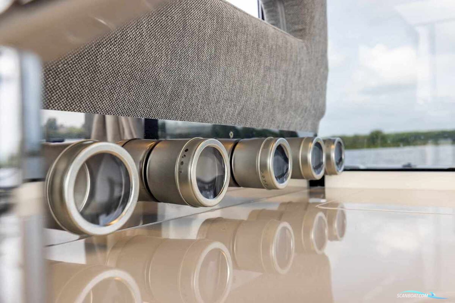 DELPHIA YACHTS 11 Sedan Electric