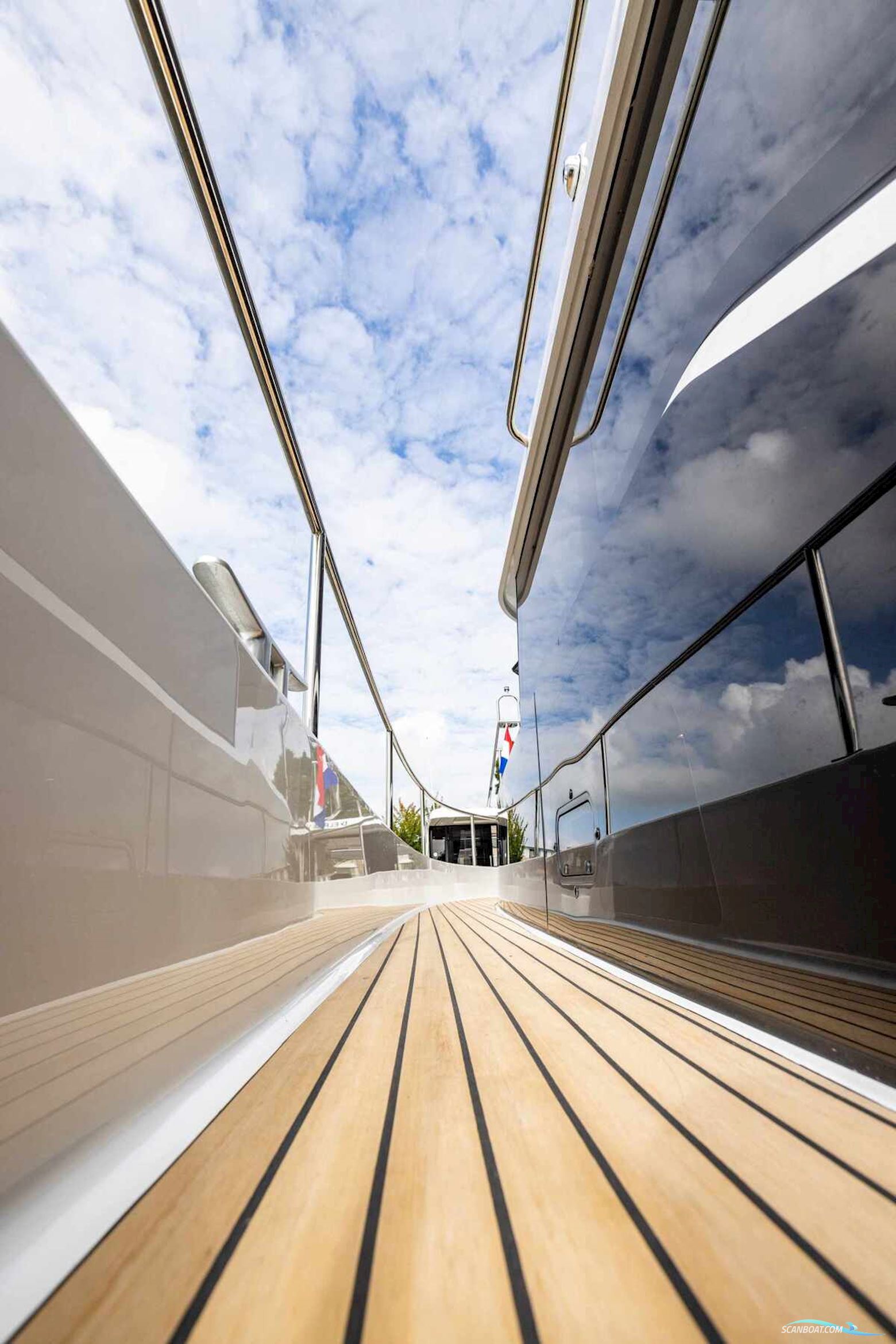 DELPHIA YACHTS 11 Sedan Electric