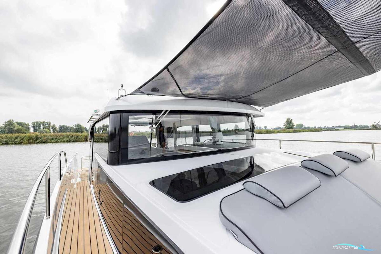 DELPHIA YACHTS 11 Sedan Electric