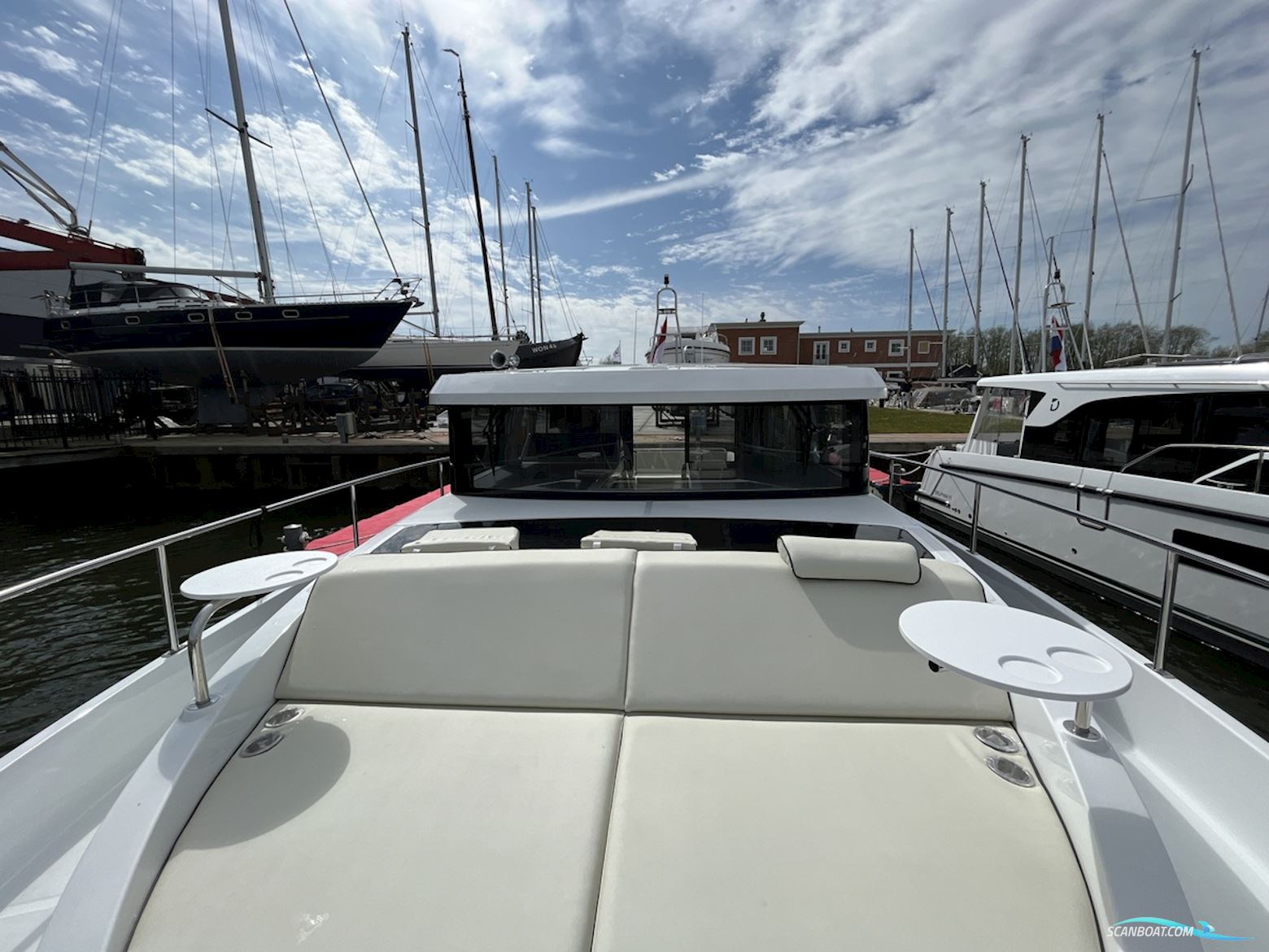 DELPHIA YACHTS 11 Sedan