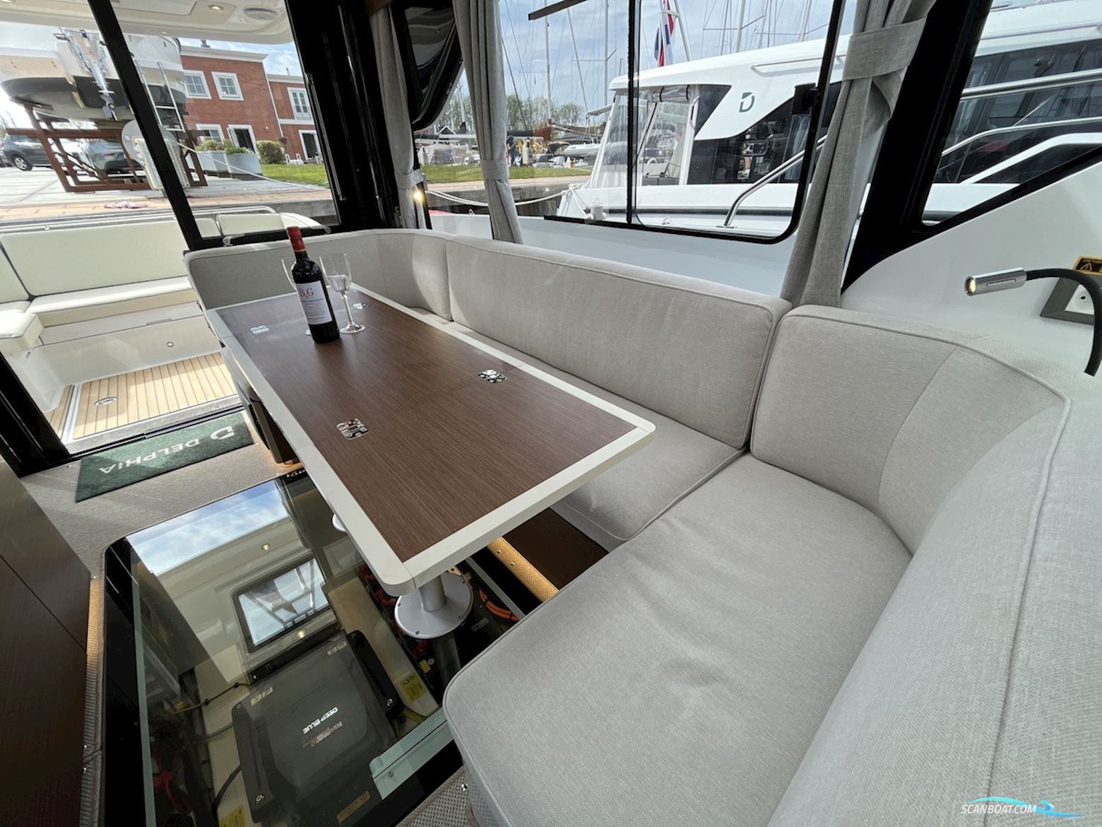 DELPHIA YACHTS 11 Sedan