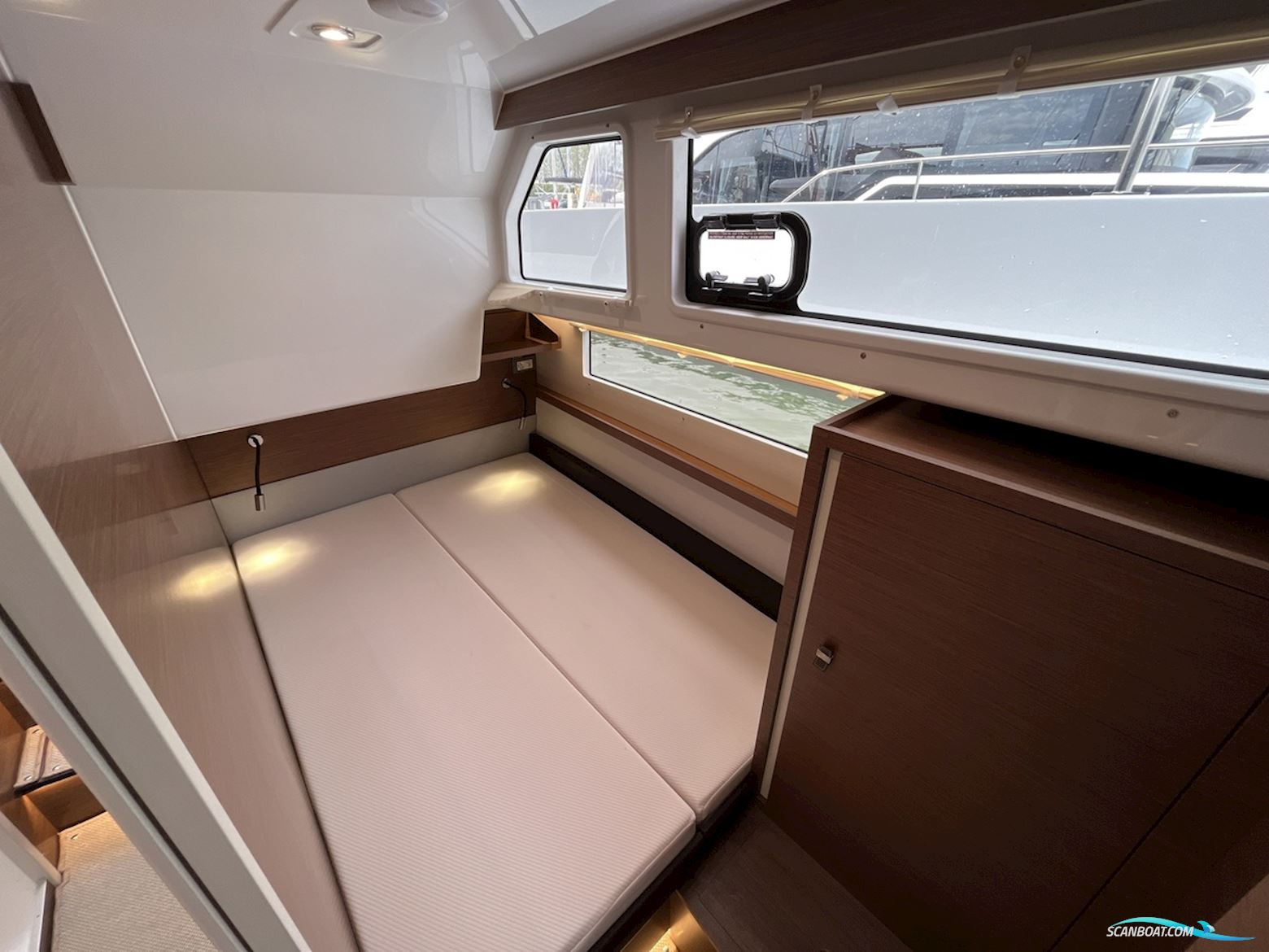 DELPHIA YACHTS 11 Sedan