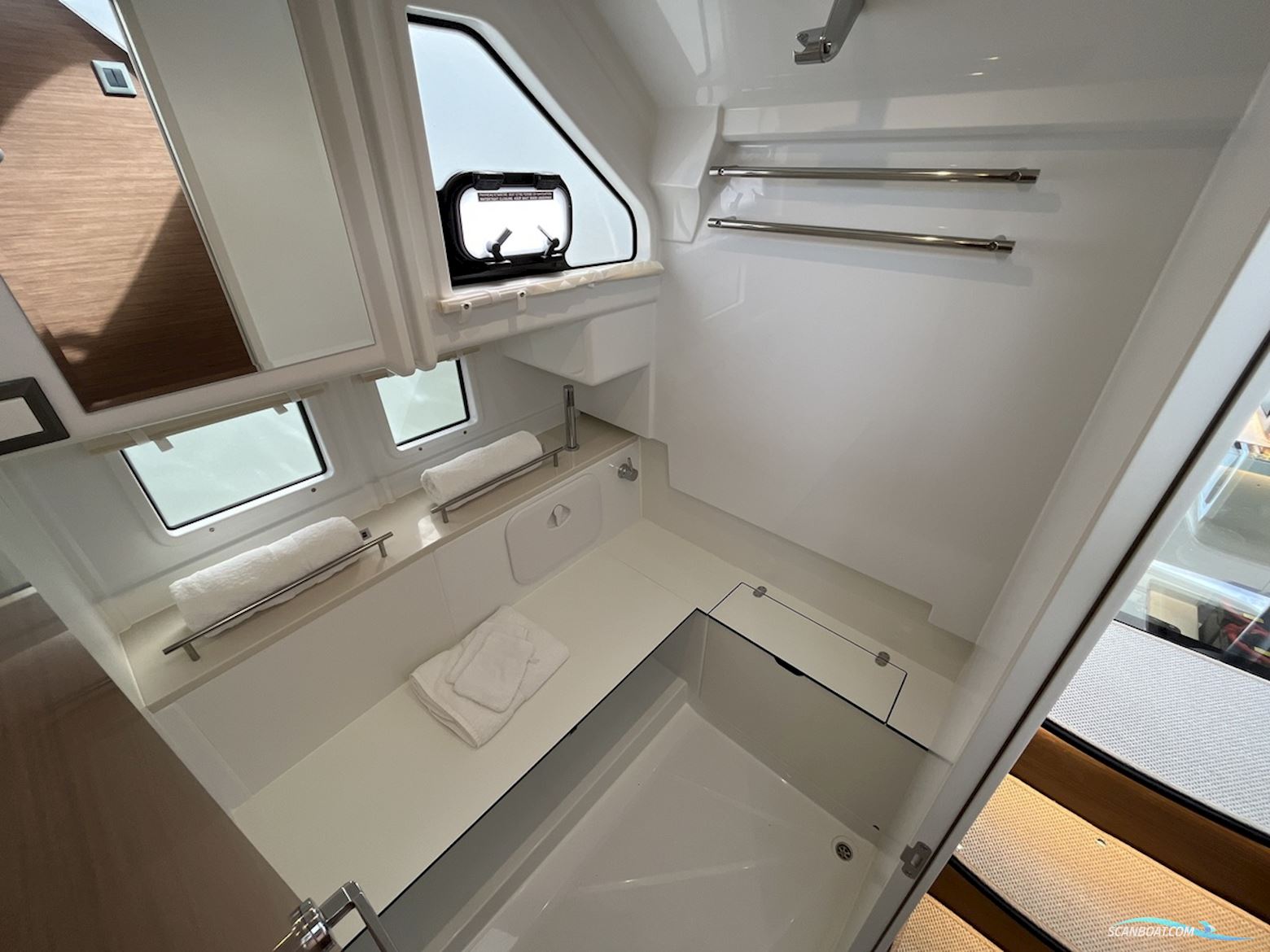 DELPHIA YACHTS 11 Sedan