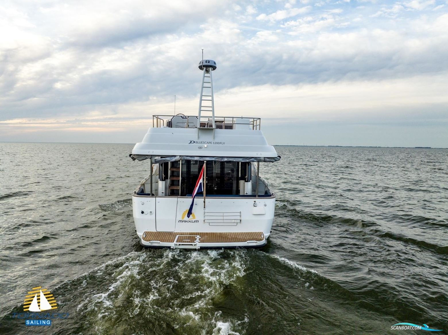 DELPHIA YACHTS 12 Flylounge