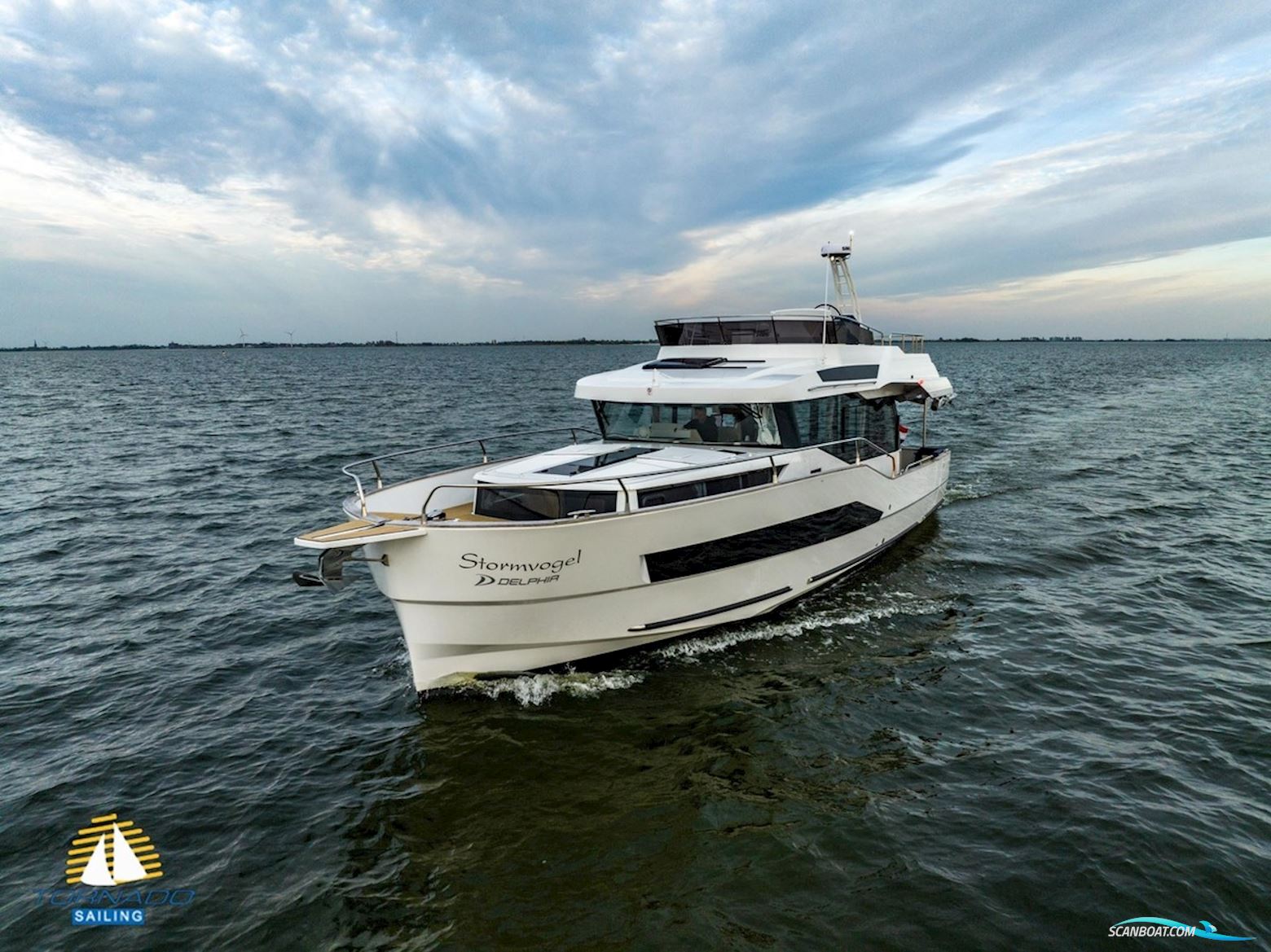 DELPHIA YACHTS 12 Flylounge