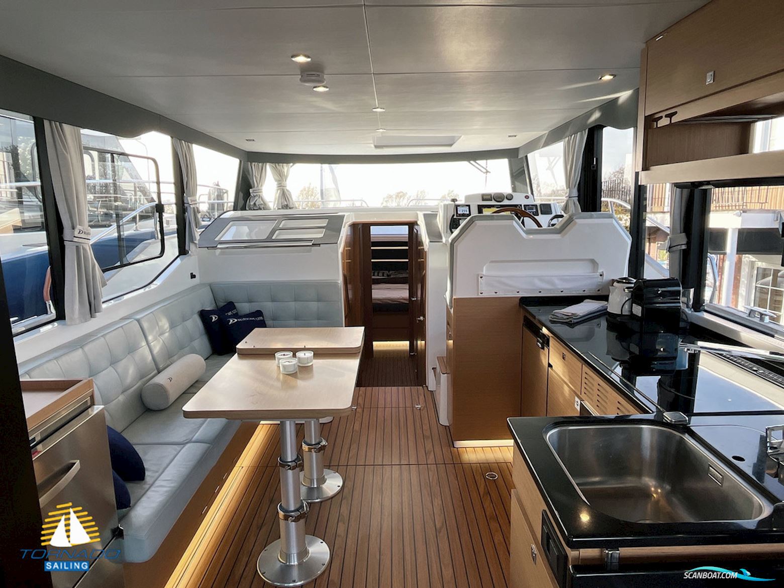 DELPHIA YACHTS 12 Flylounge