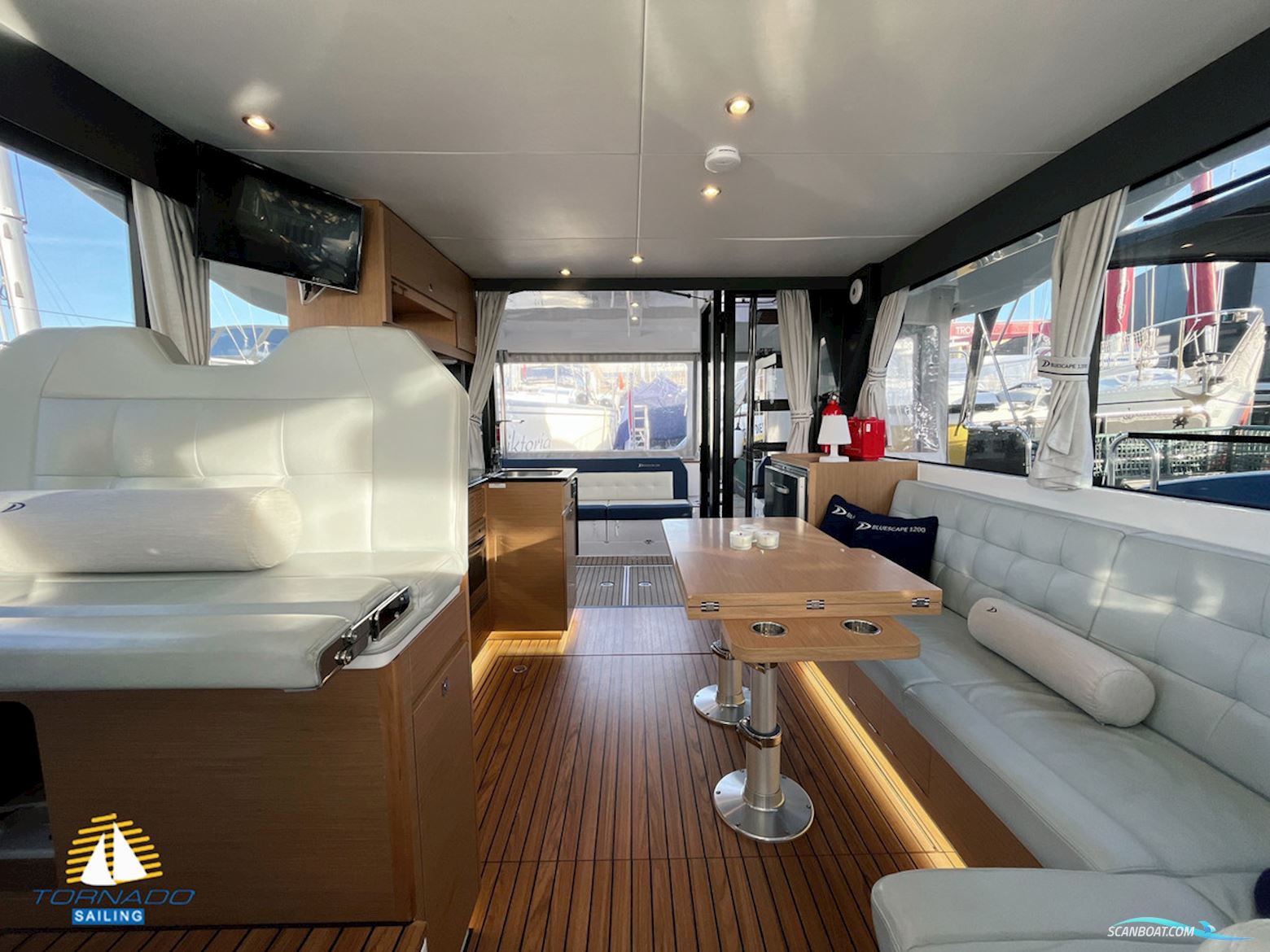 DELPHIA YACHTS 12 Flylounge