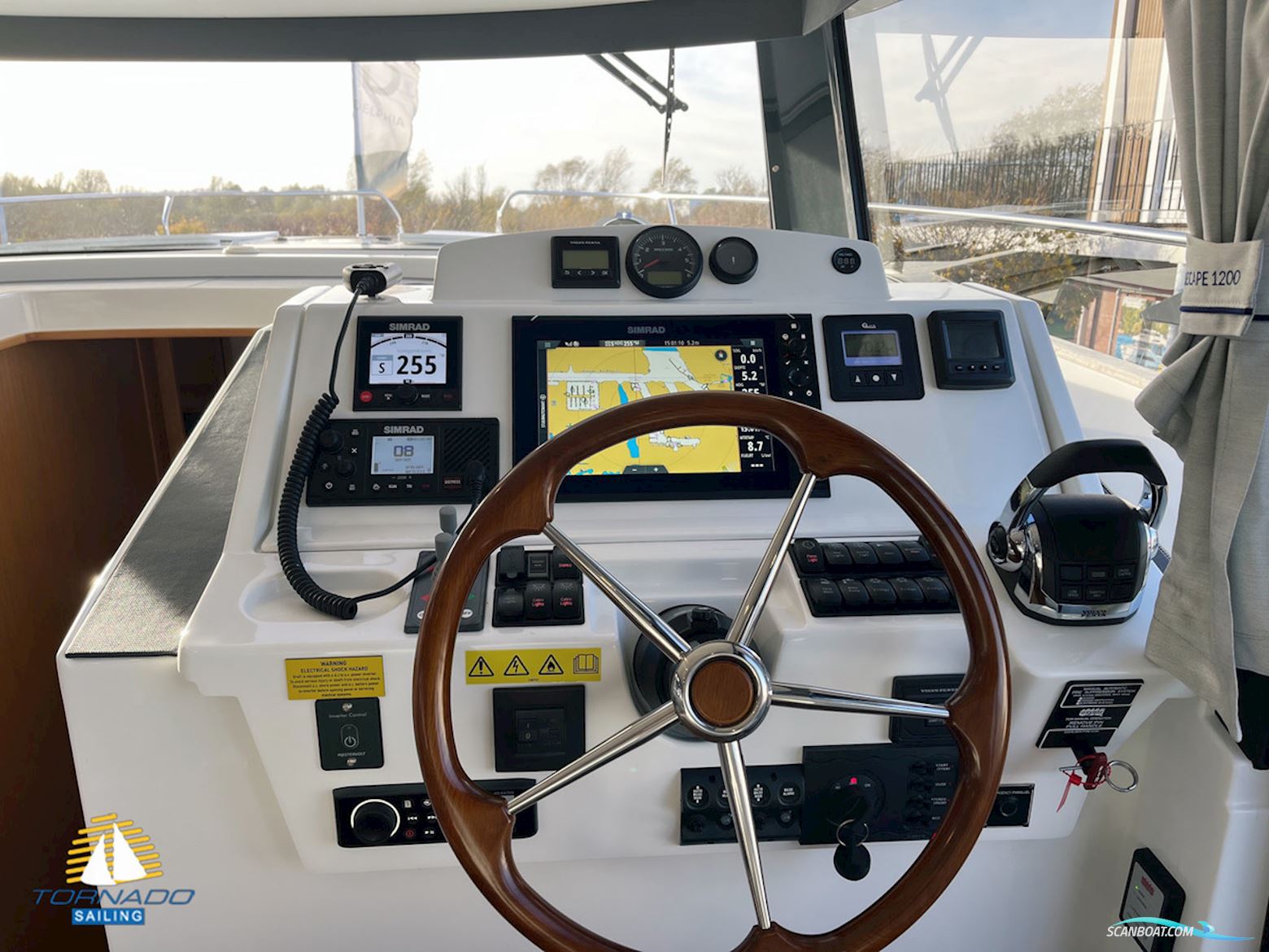 DELPHIA YACHTS 12 Flylounge