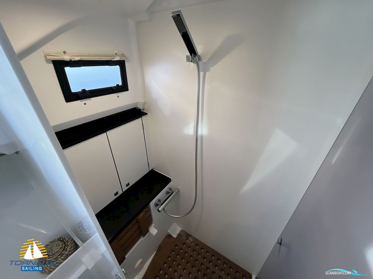 DELPHIA YACHTS 12 Flylounge