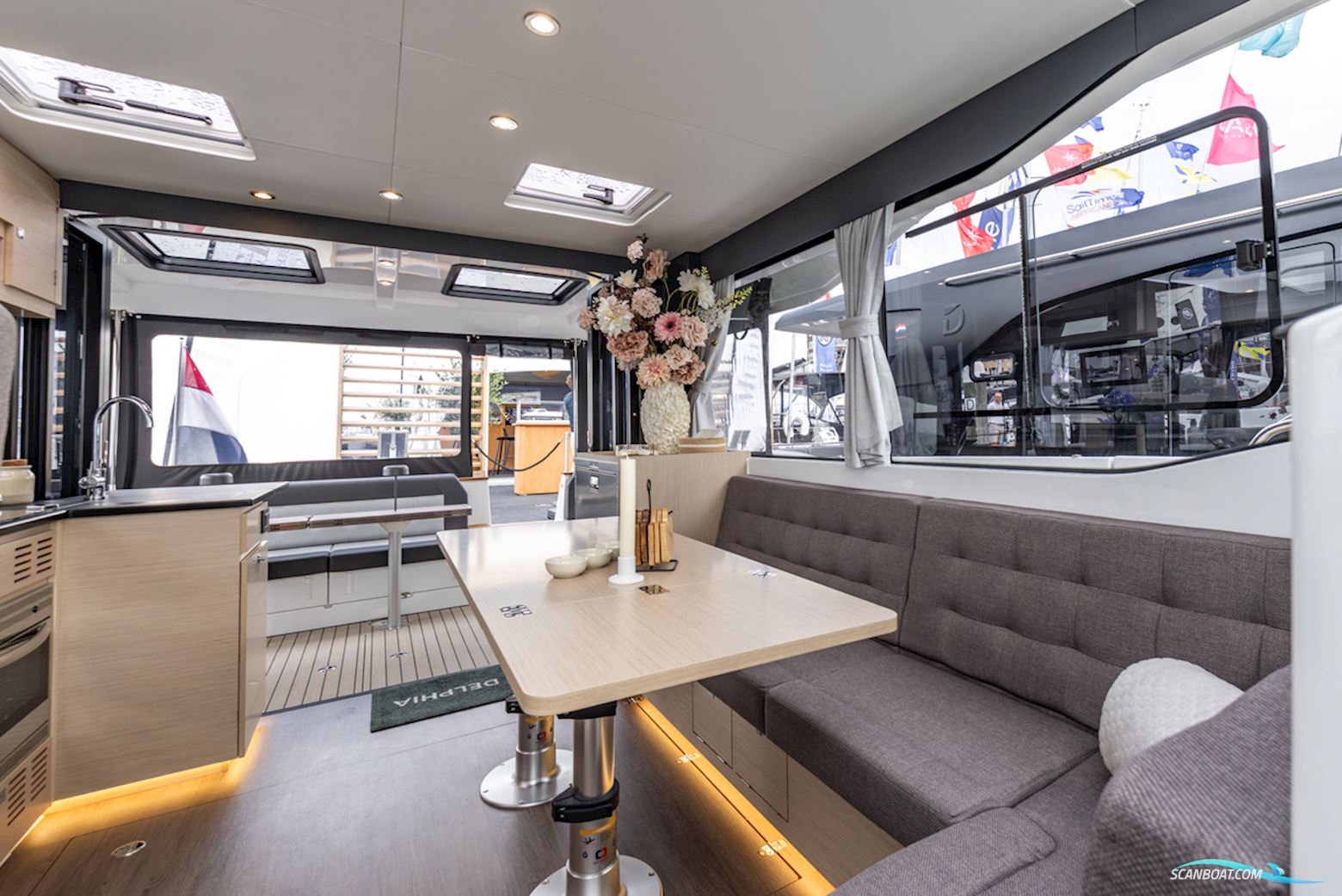 DELPHIA YACHTS 12 Sedan