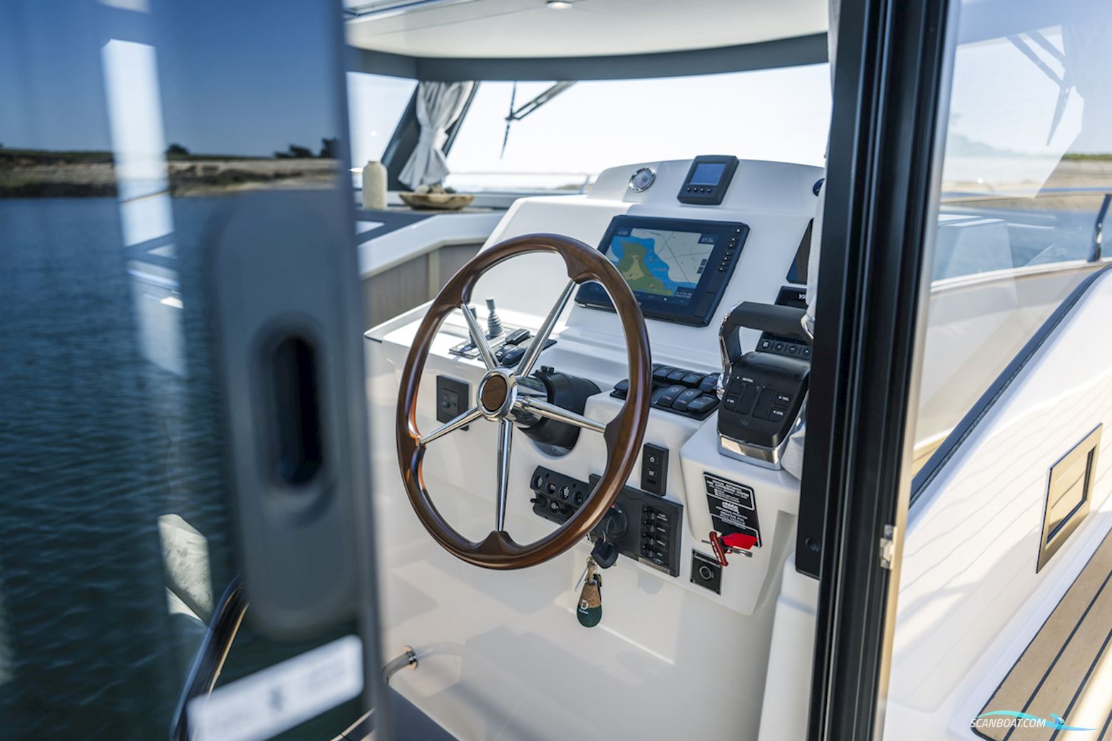 DELPHIA YACHTS 12 Sedan