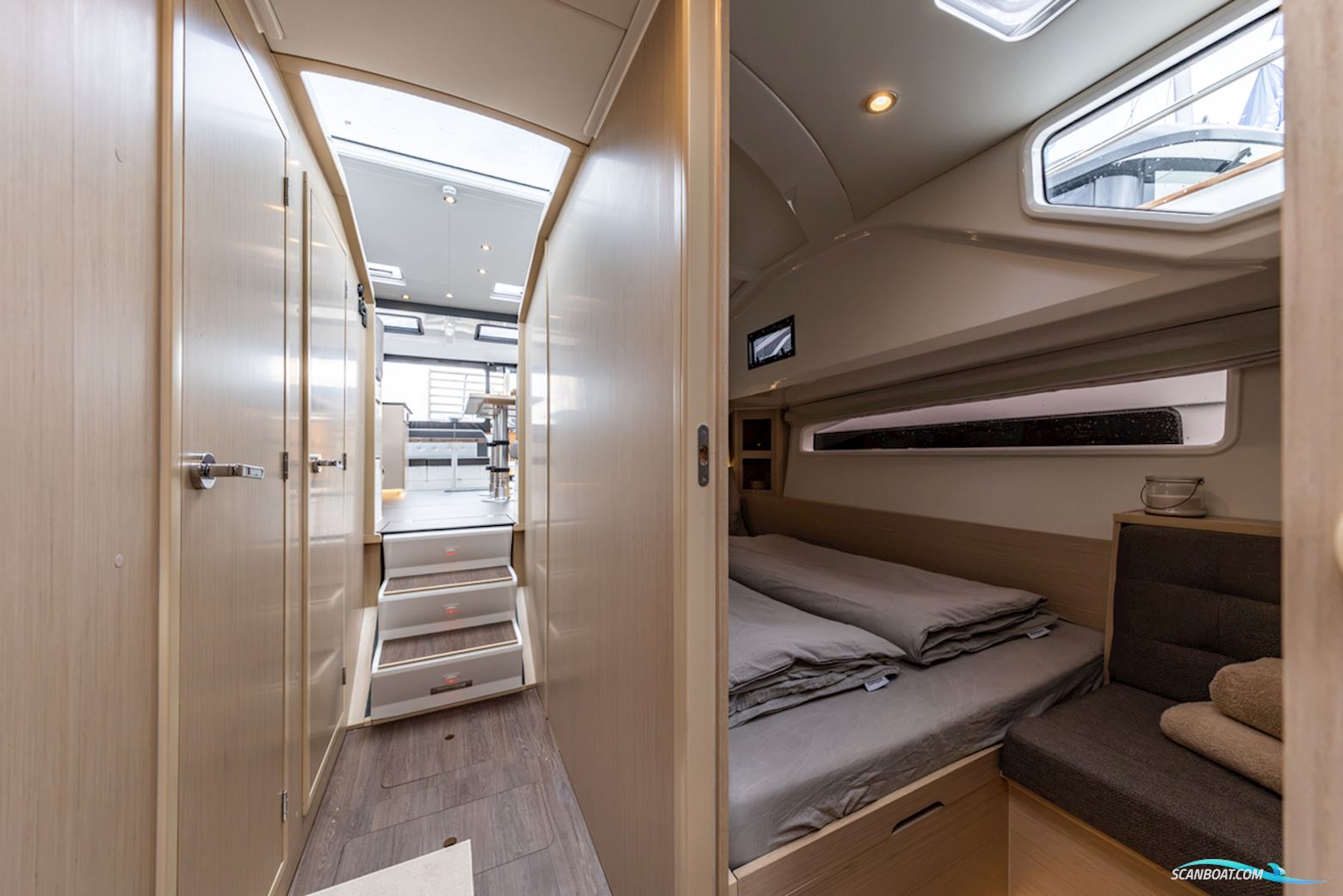 DELPHIA YACHTS 12 Sedan