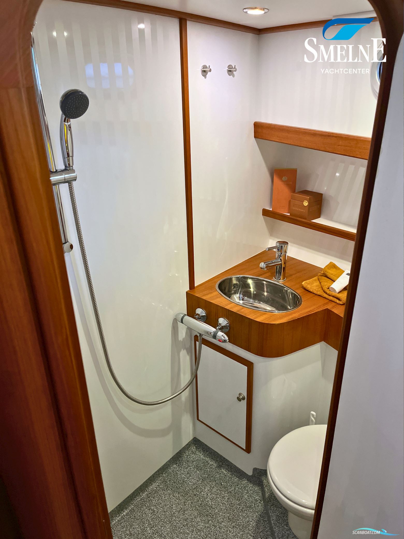 Dutch Yachting Group Dutchline Classic 42