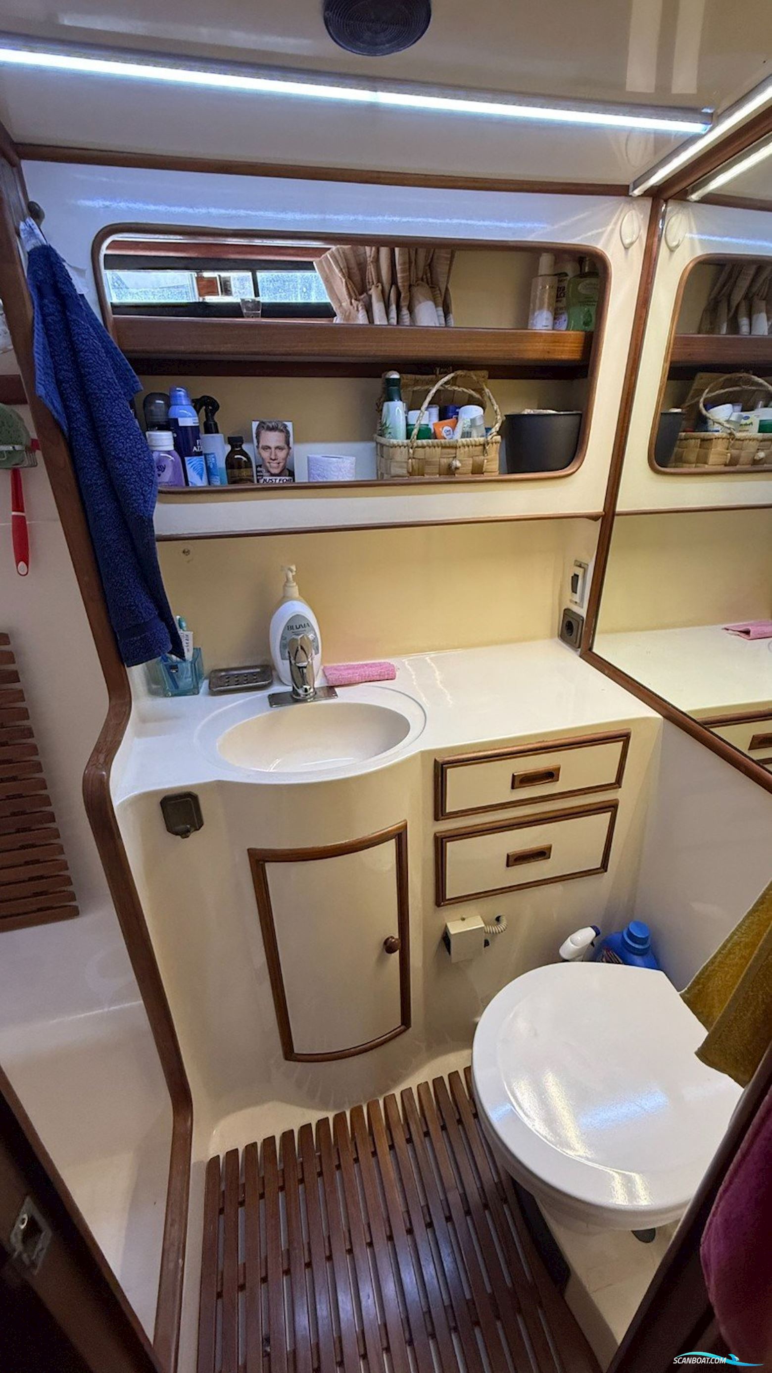 Edership 37 Aft Cabin
