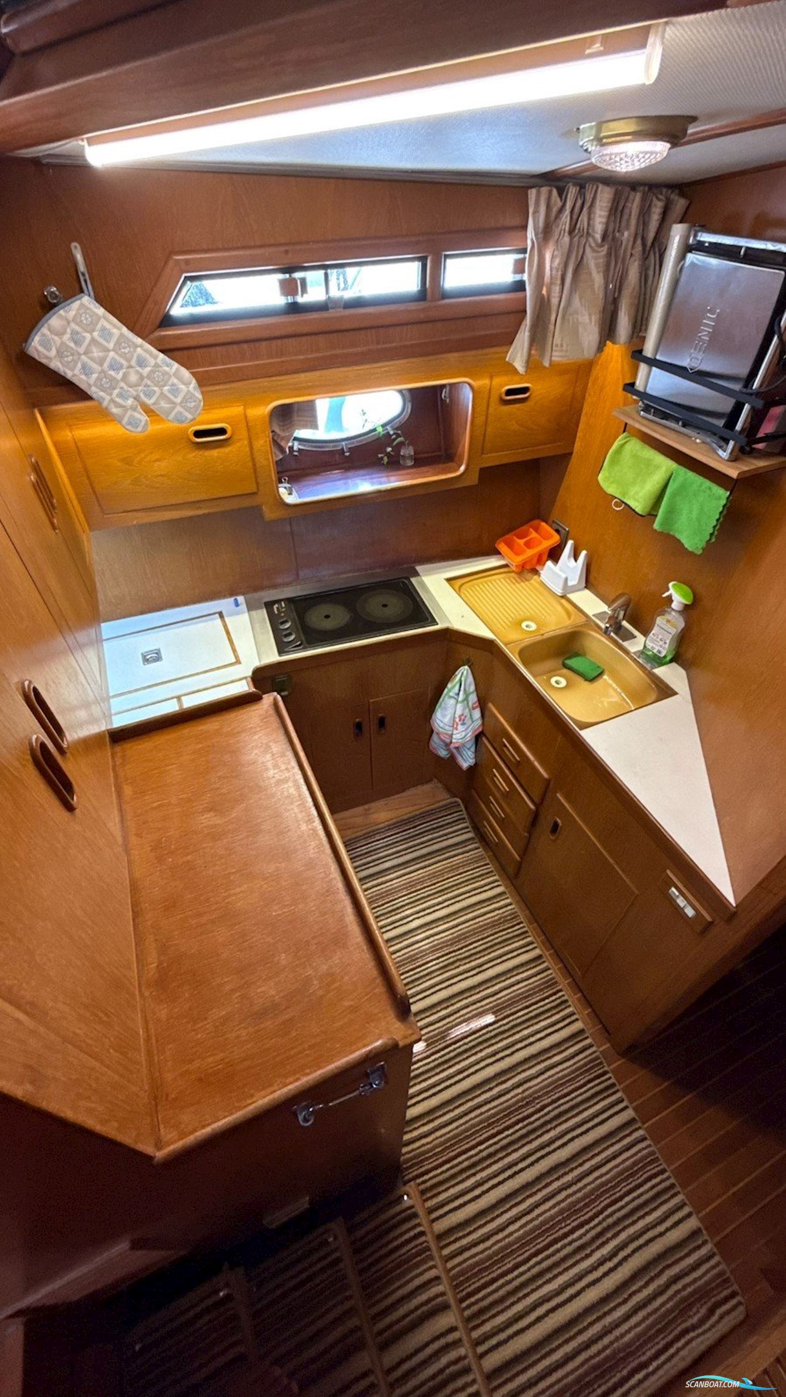 Edership 37 Aft Cabin