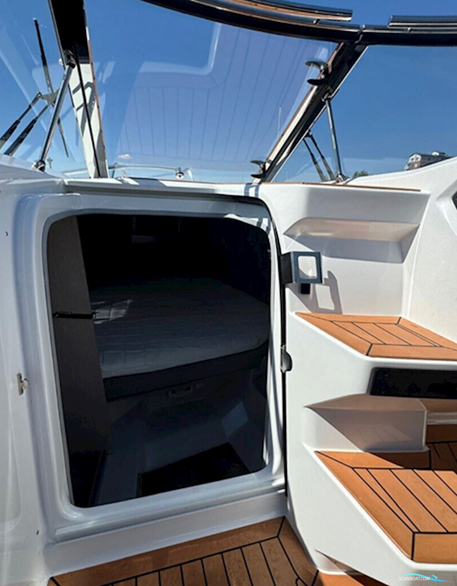 Eker Design AS Silver Raptor DCz