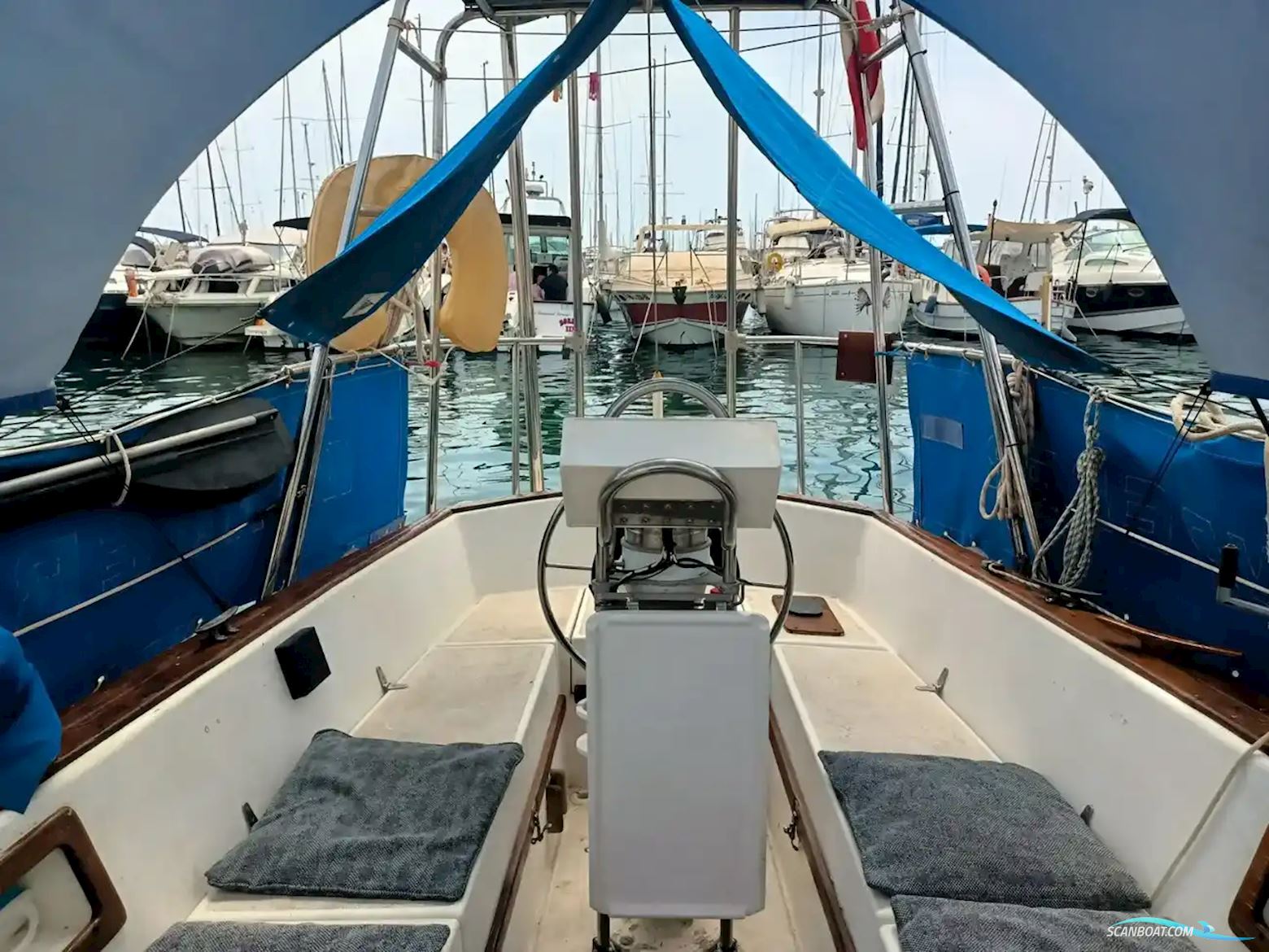 Endeavour Endevour 32