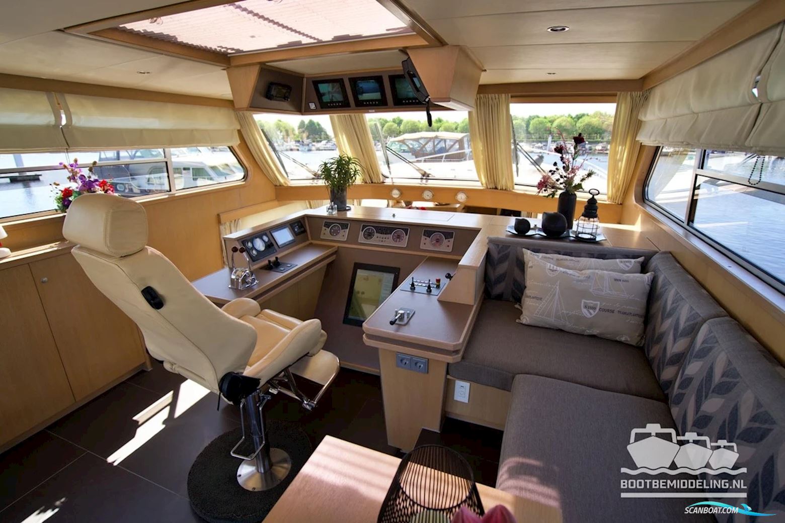 Euroship 1900 Pilothouse