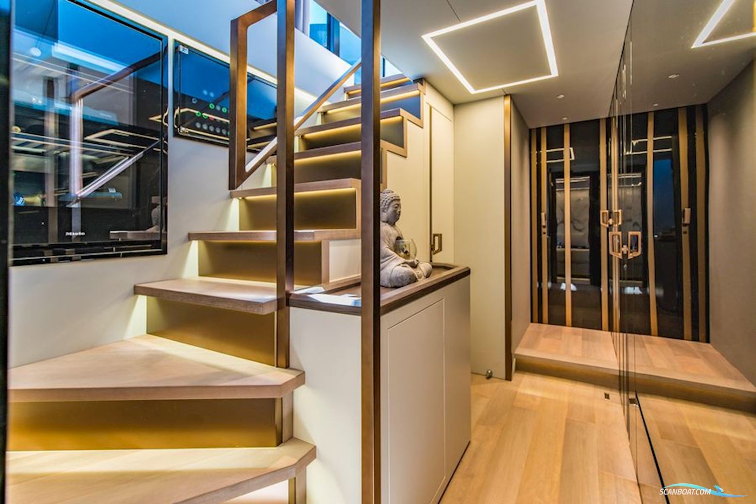 Explorer Yachts Explorer 62 Flybridge