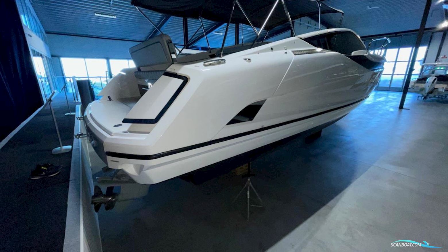 Fairline F//LINE 33