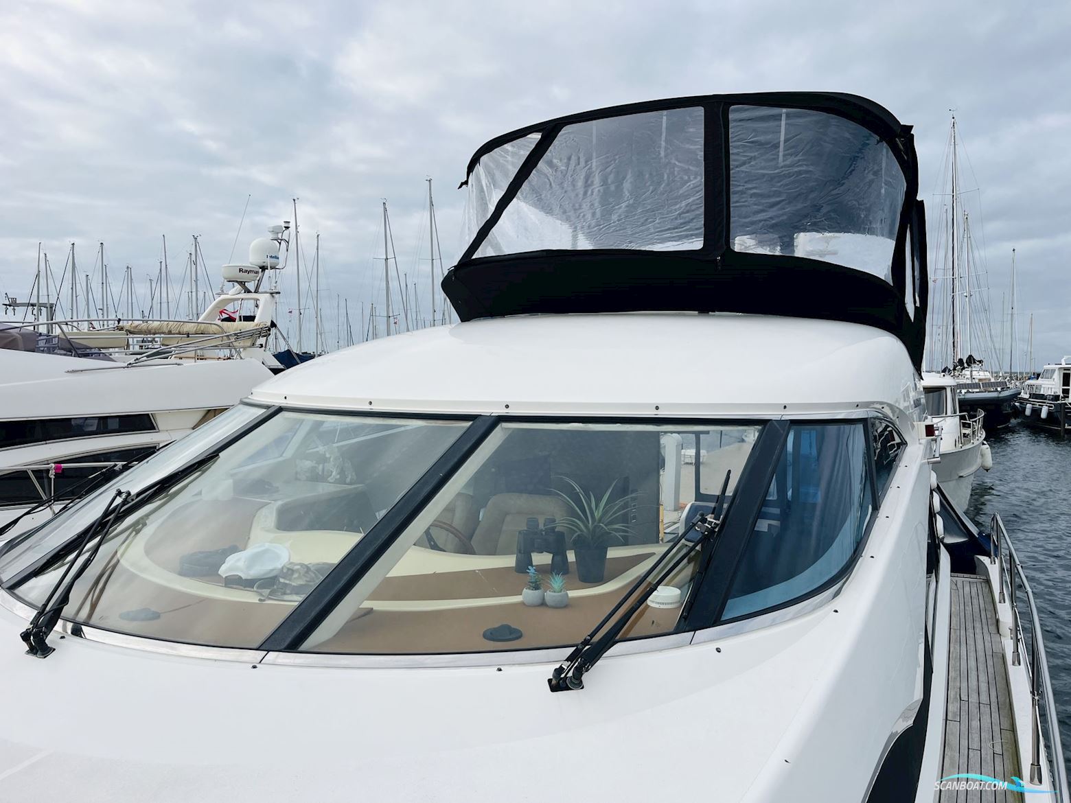 Fairline Squadron 52