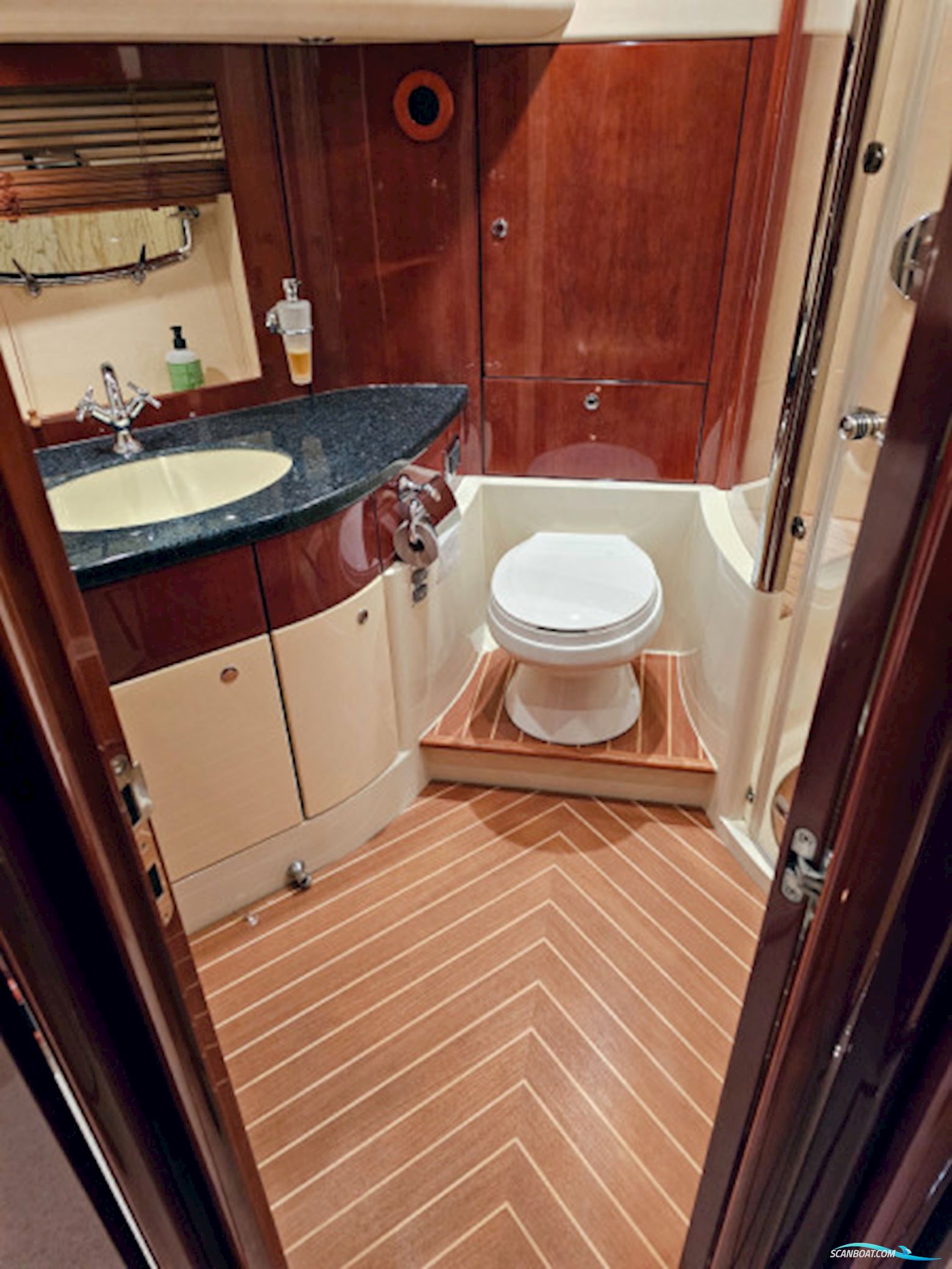 Fairline Squadron 58 Fly