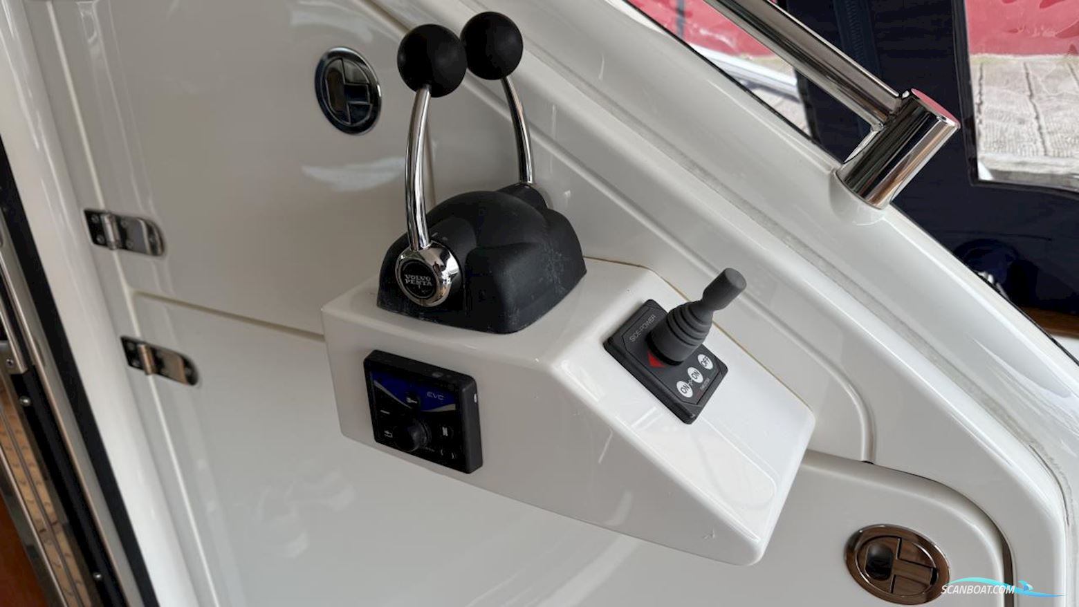 Fairline SQUADRON 58