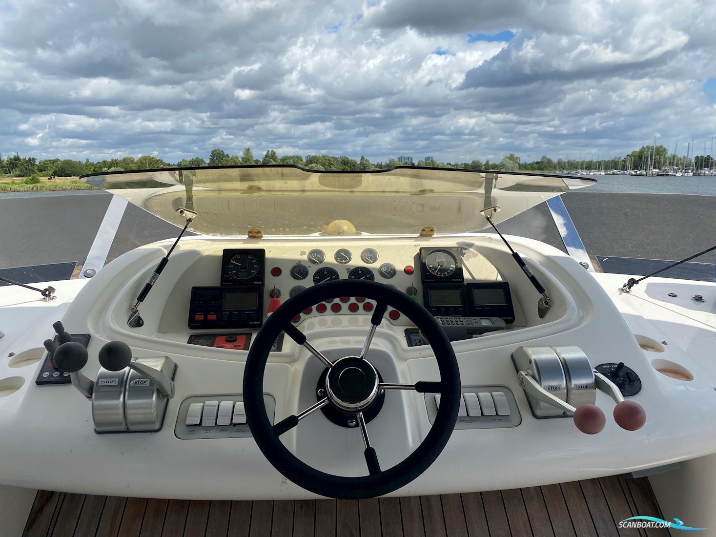 Fairline Squadron 65