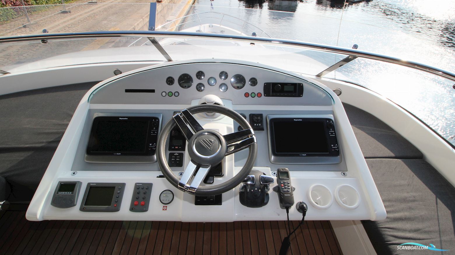 Fairline Squadron 70