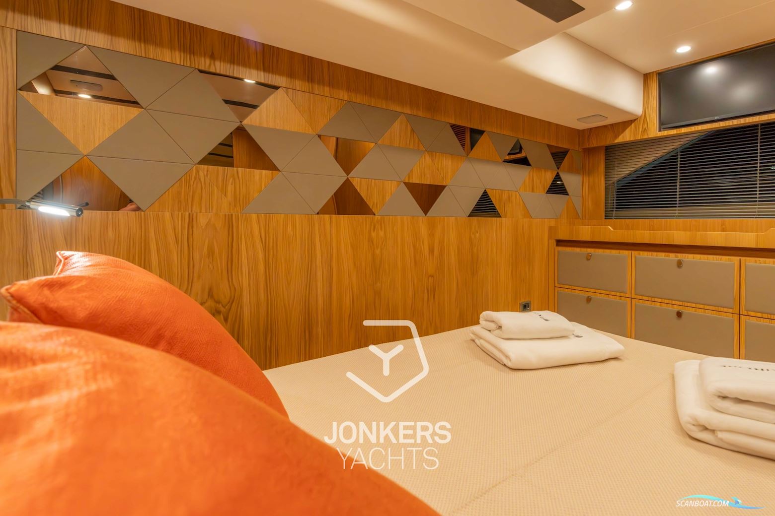 Fairline Targa 45 GT- MODEL 2025 WITH OAK SATIN TIMBER