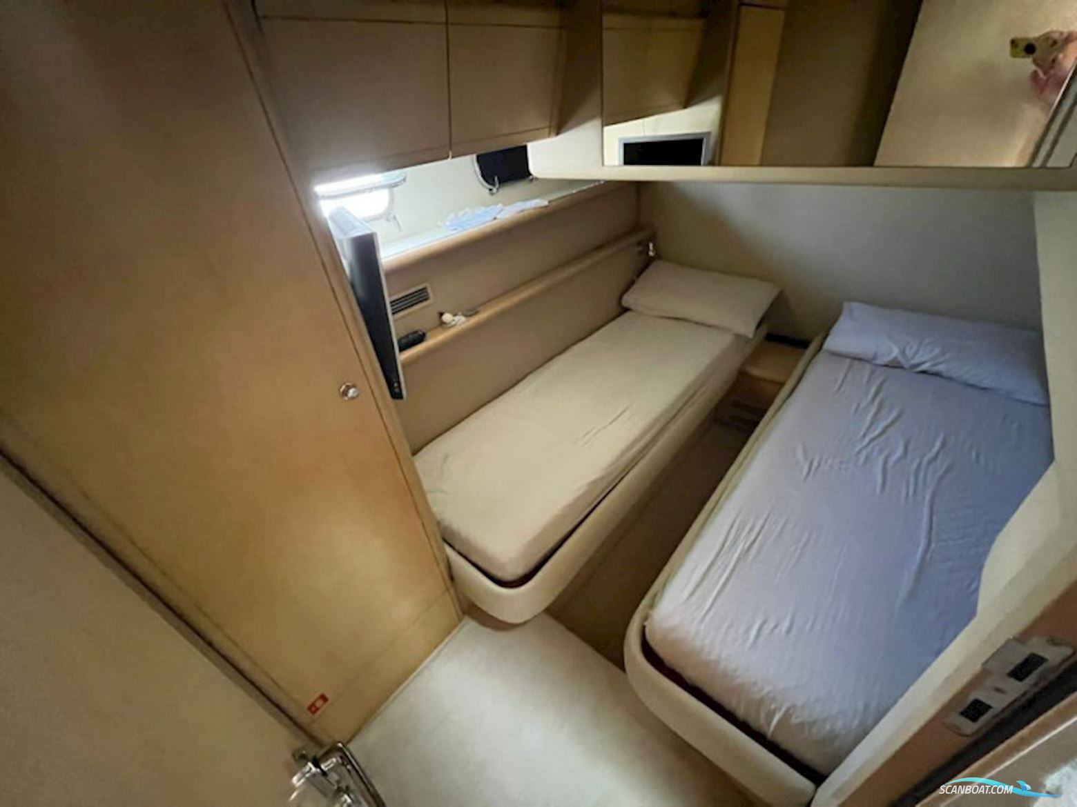 Ferretti 530