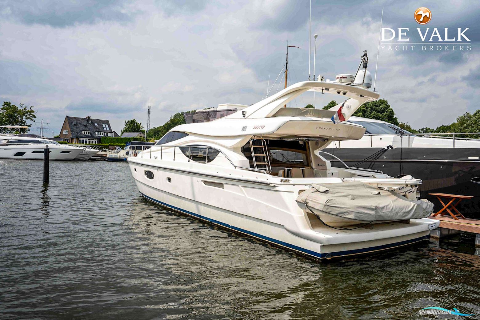 Ferretti 550