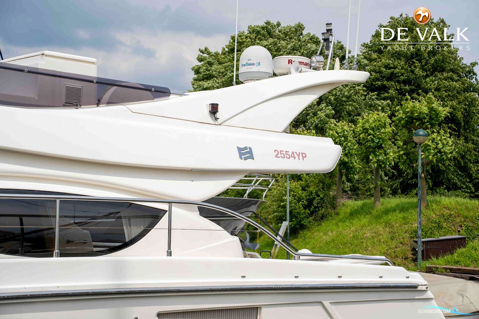 Ferretti 550