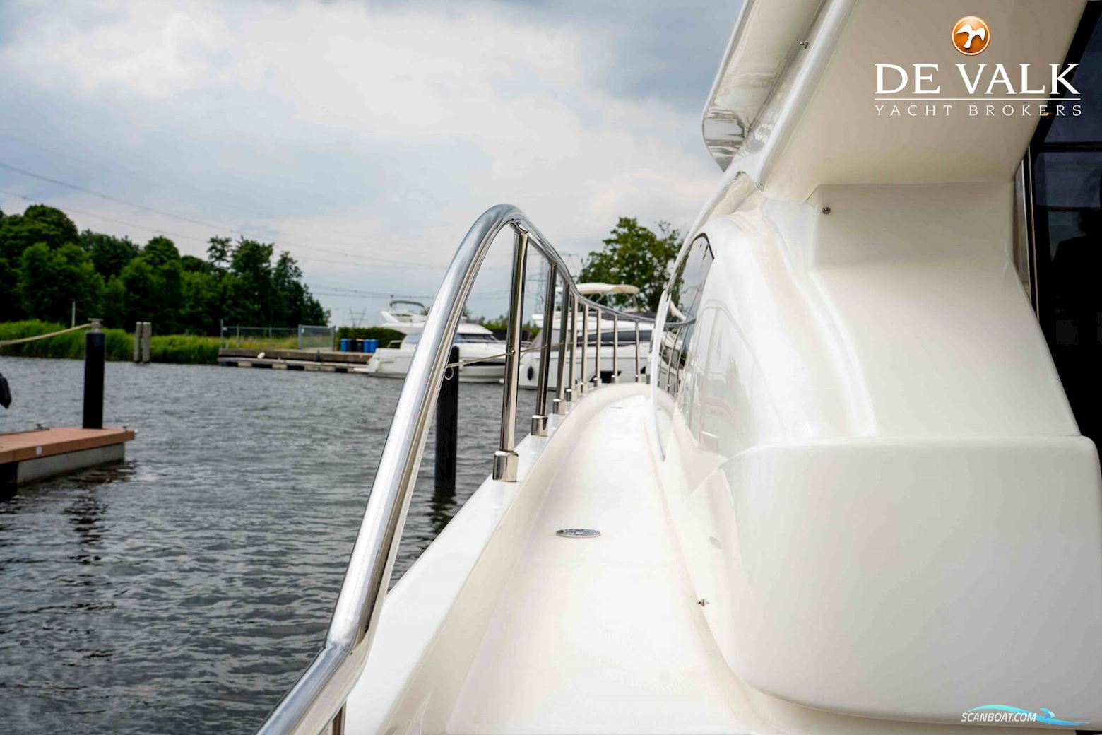 Ferretti 550