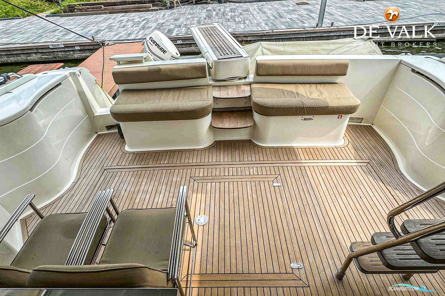 Ferretti 550