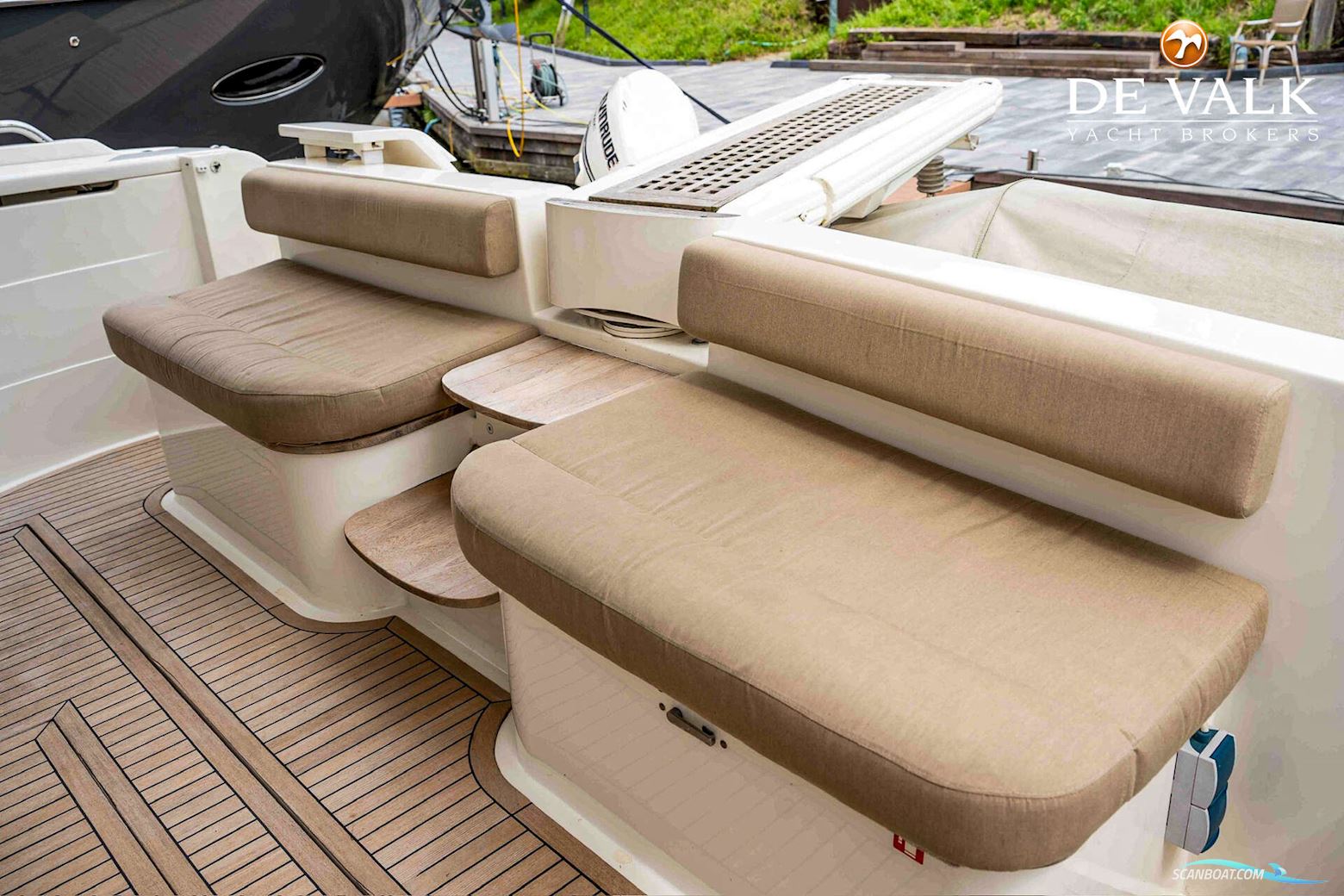 Ferretti 550