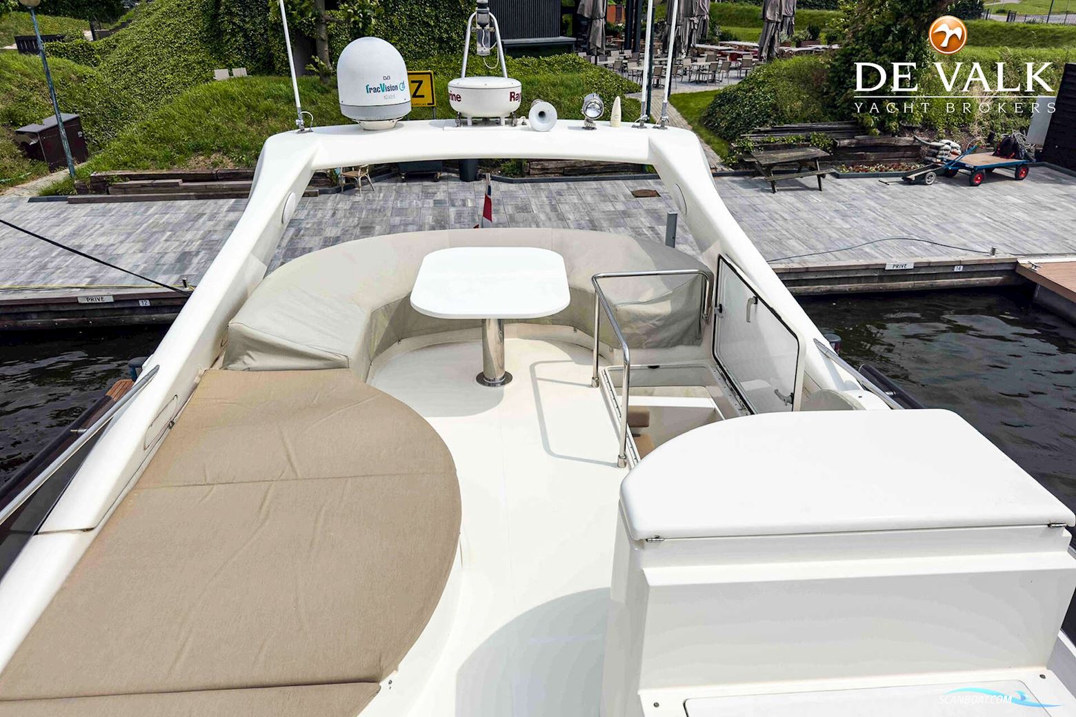 Ferretti 550