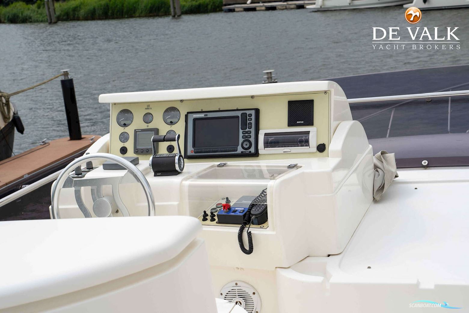 Ferretti 550
