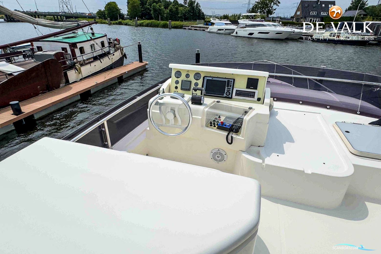 Ferretti 550