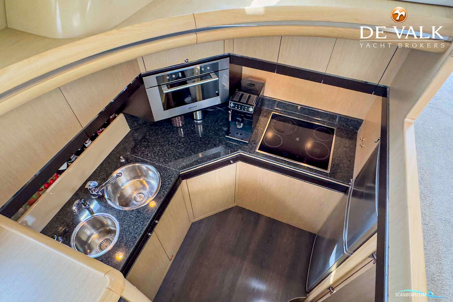 Ferretti 550