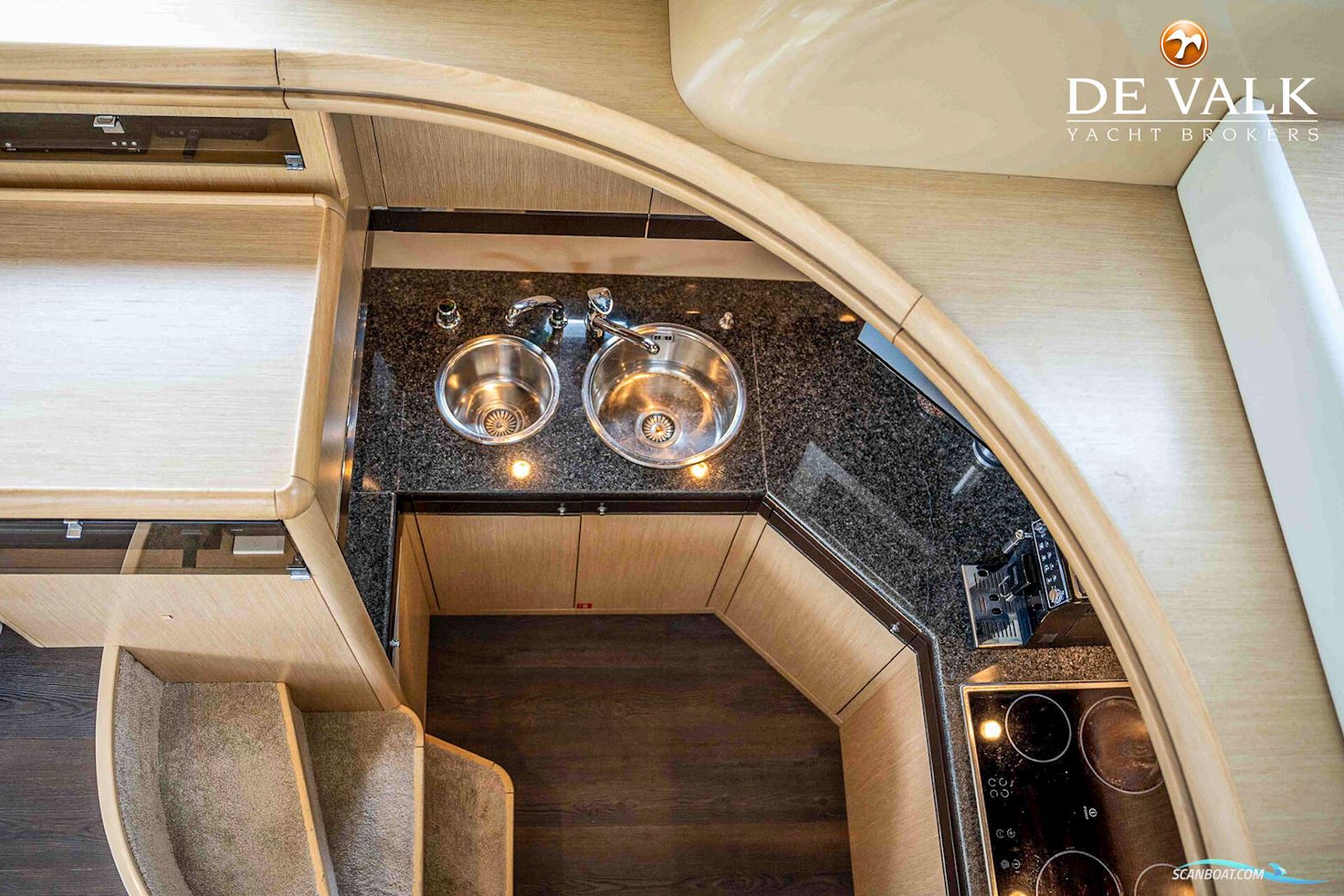Ferretti 550