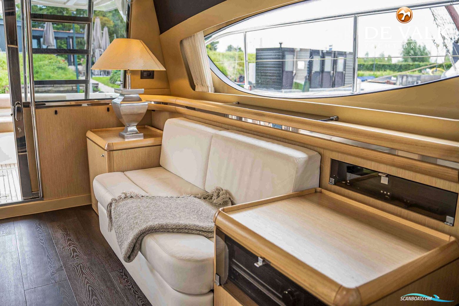 Ferretti 550