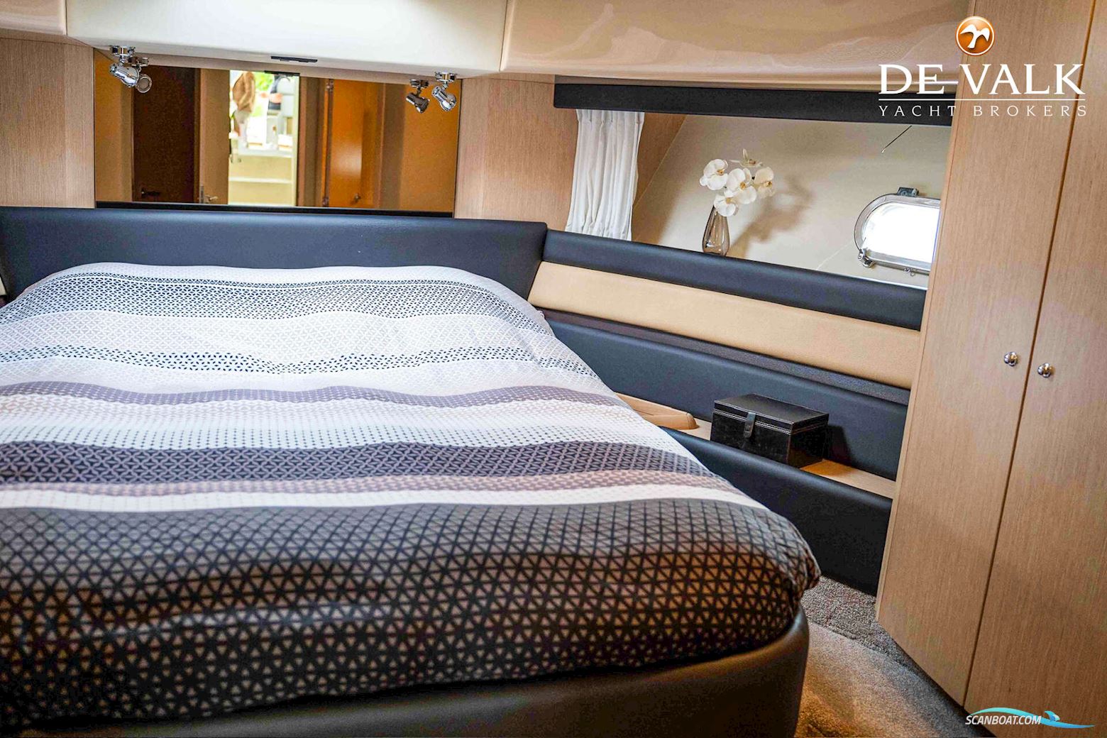 Ferretti 550