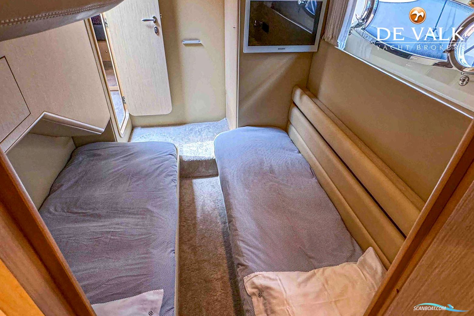 Ferretti 550
