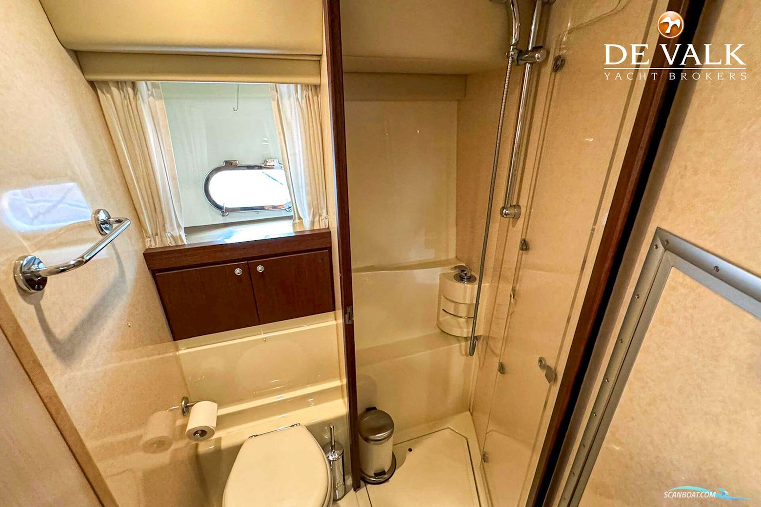 Ferretti 550
