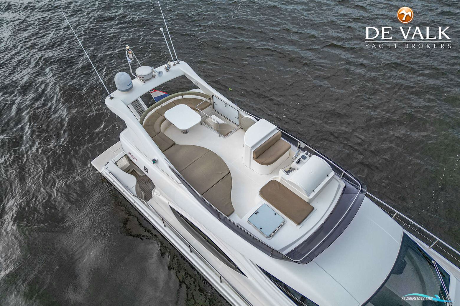 Ferretti 550